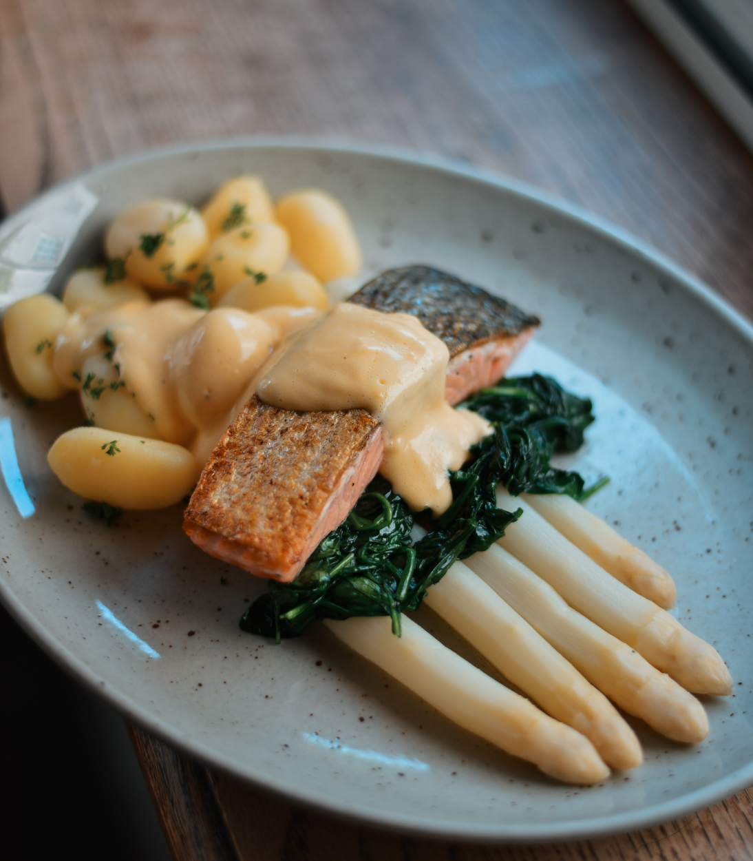 Asperges met zalmfilet